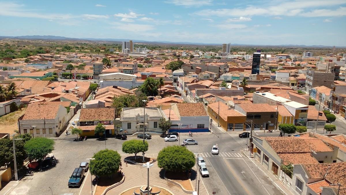 Prefeito de município paraibano é multado por irregularidades e gastos acima do limite legal; confira