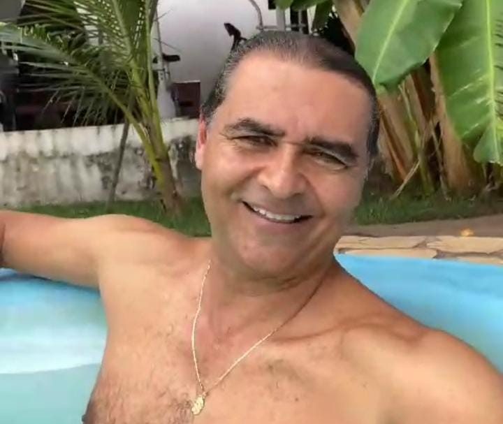 Prefeito paraibano viraliza ao replicar meme tranquilizando os eleitores: “O prefeito já almoçou!”; confira o vídeo