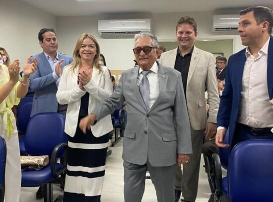 Silvia Benjamin marca presença em homenagem da ALPB ao Dr. Carneiro Arnoud; confira