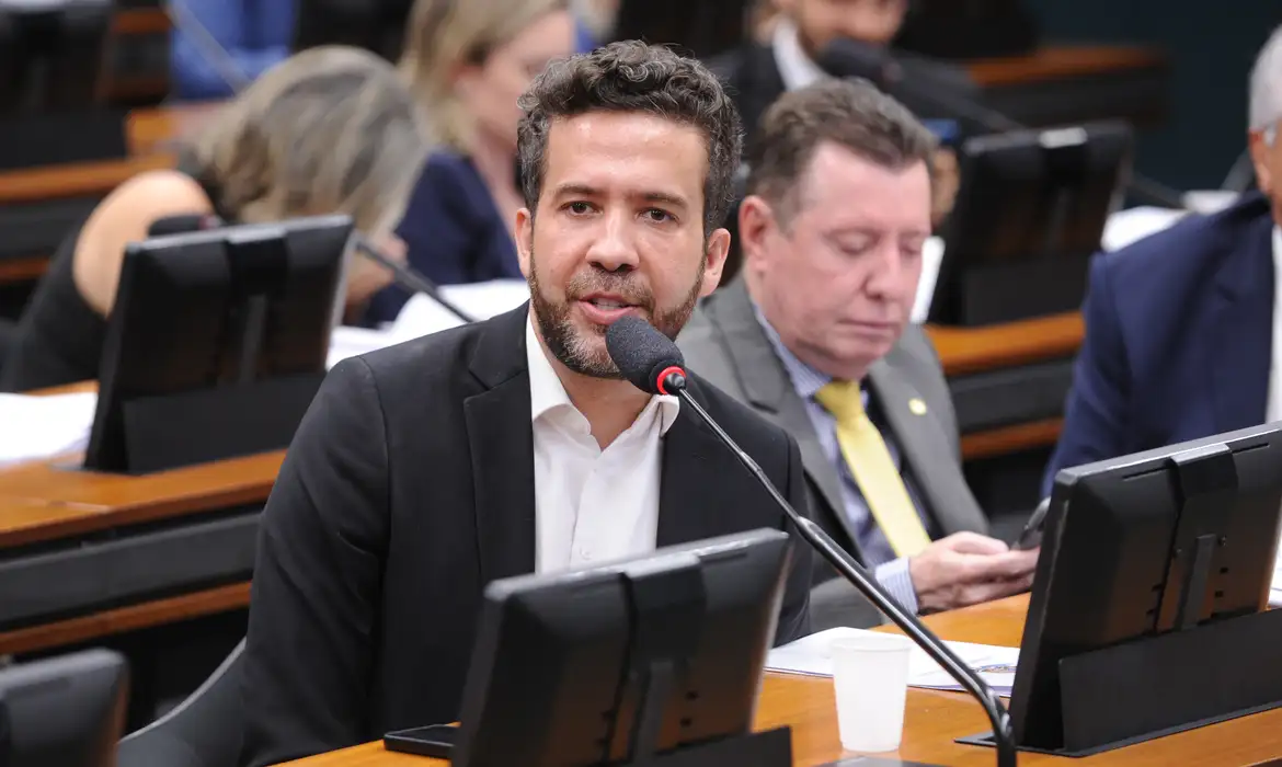 André Janones chama comunicador paraibano de “bolsonarista fraco”; confira o vídeo