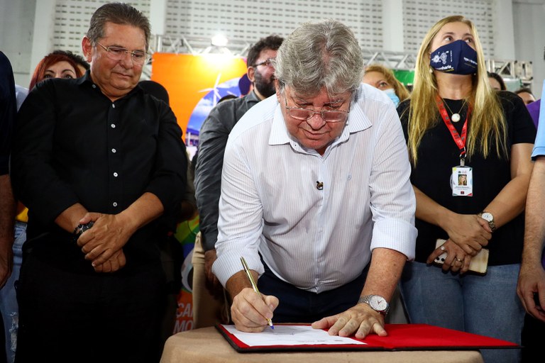 João assina ordem de serviço para construção do Hospital de Clinicas de Campina Grande; confira os detalhes