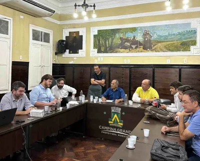 Reunião de Bruno Cunha Lima com a equipe econômica (Foto: Divulgação/Reprodução/Autor não identificado/Imagem disponível na internet).