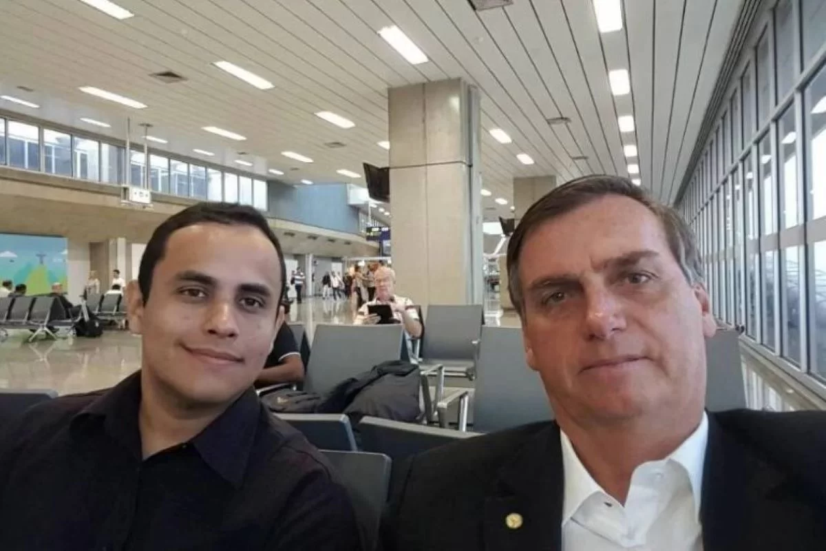 Paraibano investigado estava com família Bolsonaro durante operação da PF e tem computador apreendido; confira