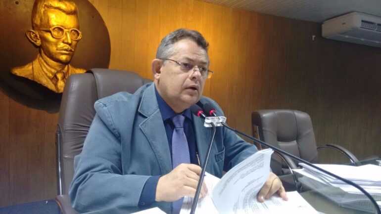 Líder da oposição na Câmara Municipal de Campina Grande entrega comando da bancada; confira