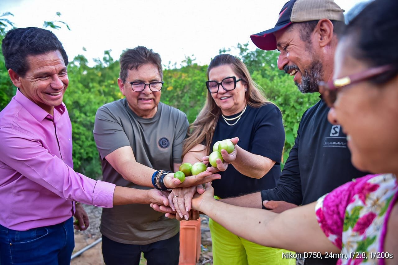 Na Bahia, Adriano e Eliane Galdino conhecem produção de umbu gigante; confira