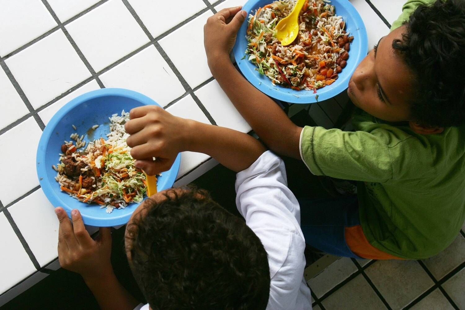 Ministério Público investiga compra de merenda escolar sem licitação por prefeitura da PB; saiba mais