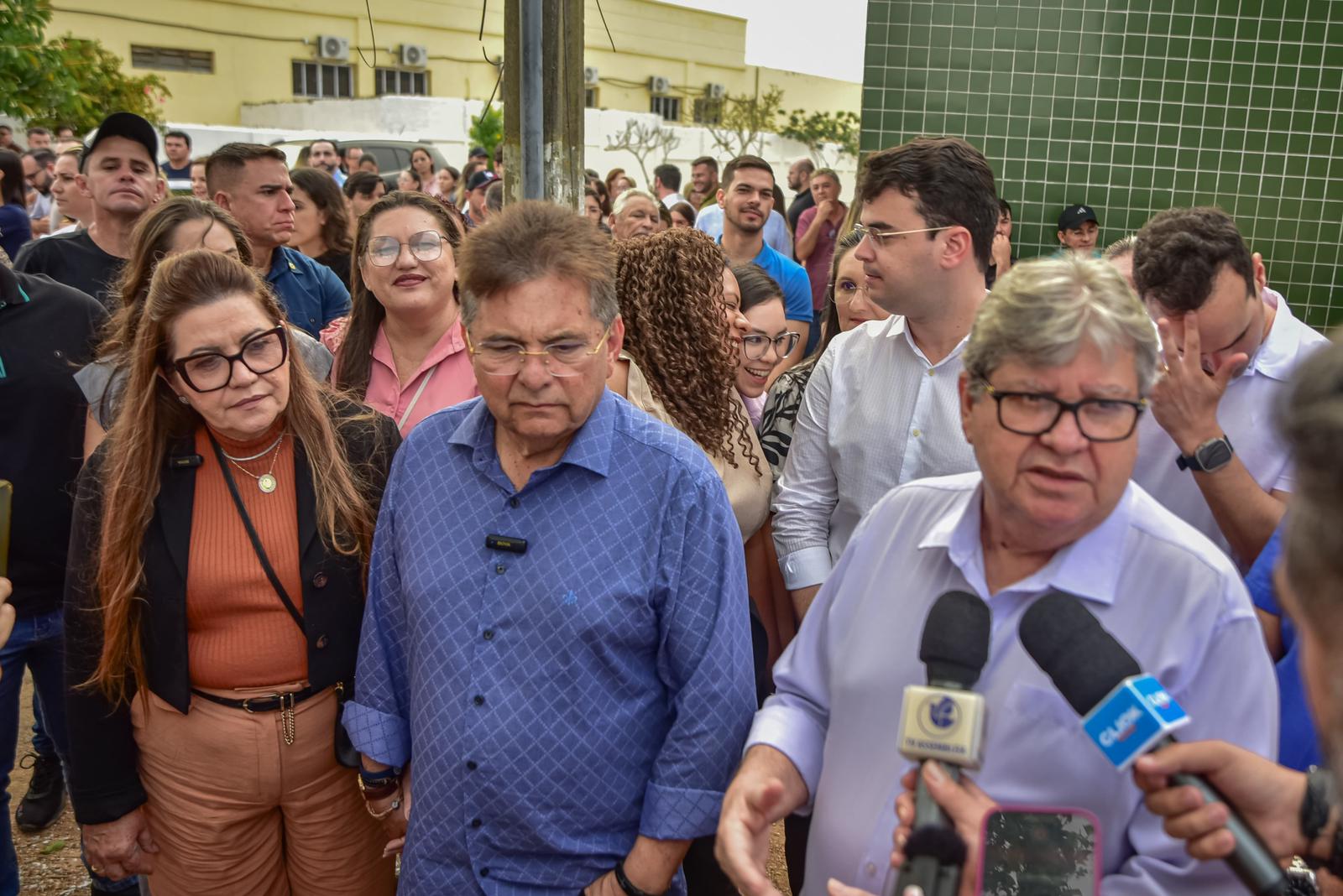 João Azevedo visita obras do Hospital de Pocinhos e autoriza Regionalização da unidade hospitalar