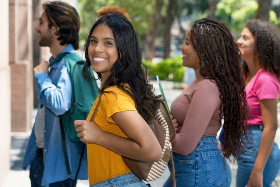 MEC planeja versão do programa Pé de Meia para universitários para 2025