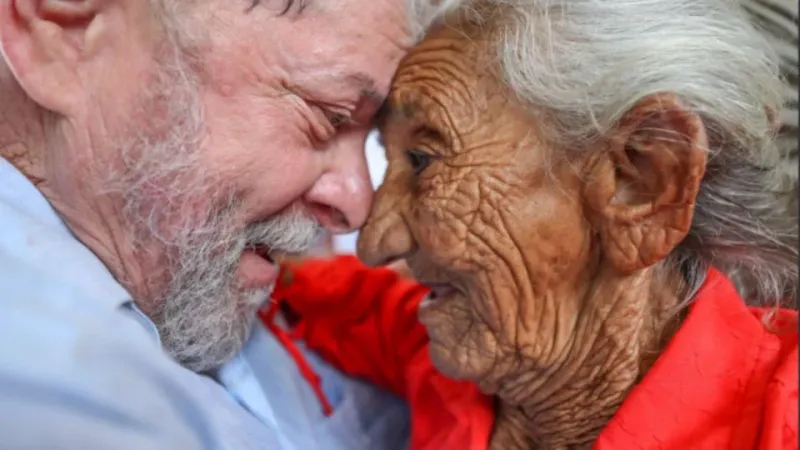 Idosa conhecida nacionalmente por foto com Lula morreu no último domingo