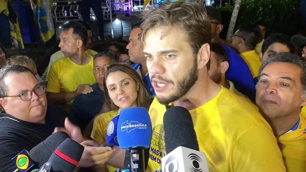 Bruno vence Dr. Jhony e é reeleito prefeito de Campina Grande