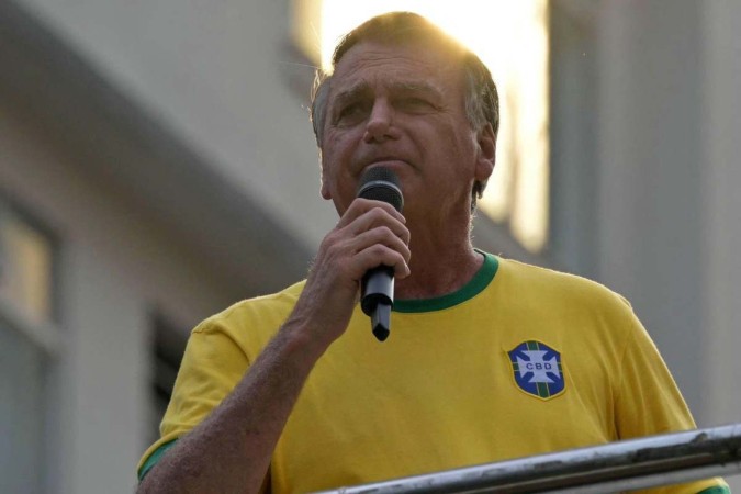 Bolsonaro visita João Pessoa, reforça apoio a Queiroga e afirma desejo de voltar a presidência